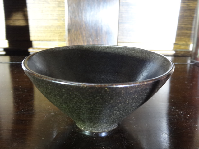 亚光素天目釉斗笠盏