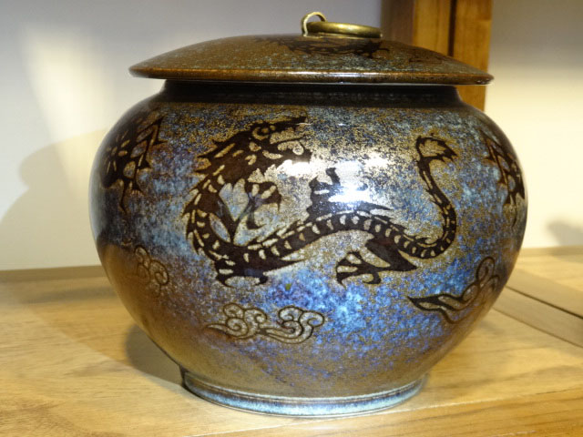 窑变蓝金龙戏珠茶叶罐