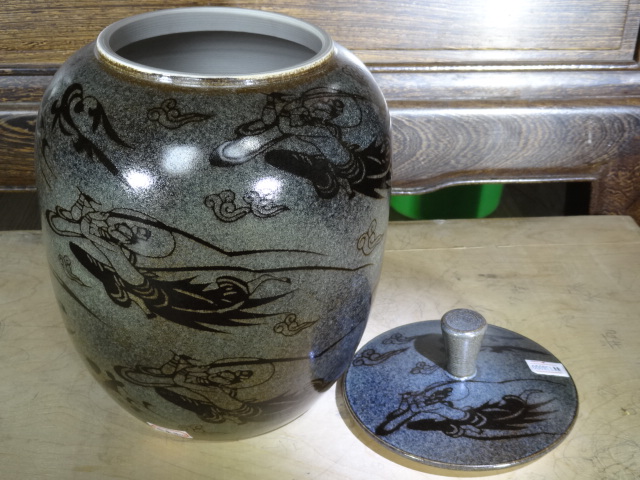 窑变七彩金飞天纹罐