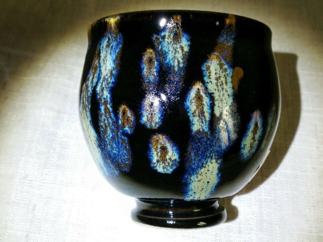 孔雀翎七彩金茶杯